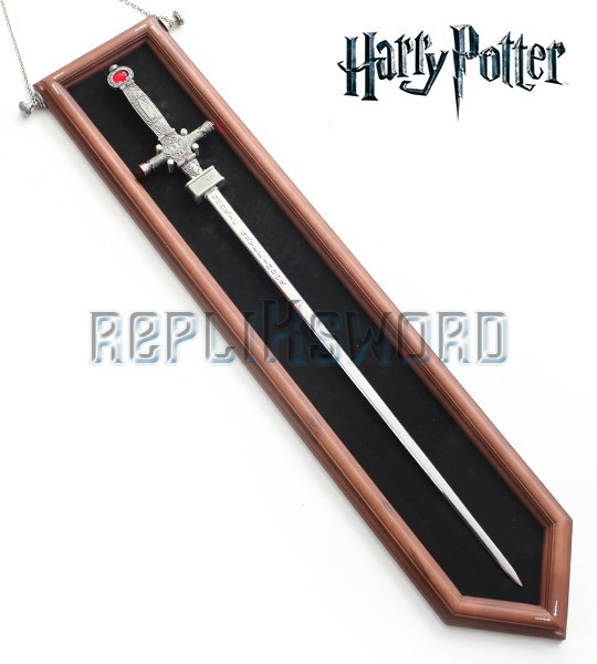 Un sabre de Star Wars, une baguette d'Harry Potter, un poignard de